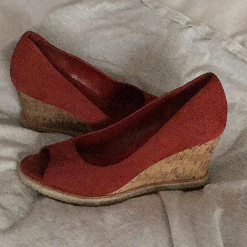 Red wedges